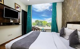 Hotel Wisteria Zirakpur - Main Highway Hotel